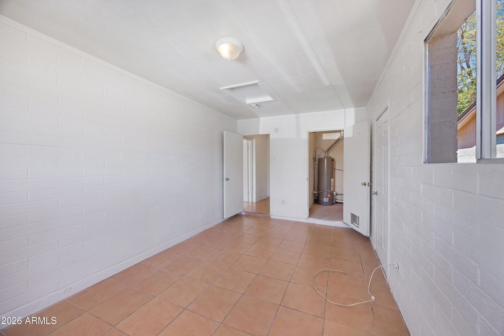 Image 12 of property listing at 1826 W BEHREND Drive, Phoenix, AZ 85027