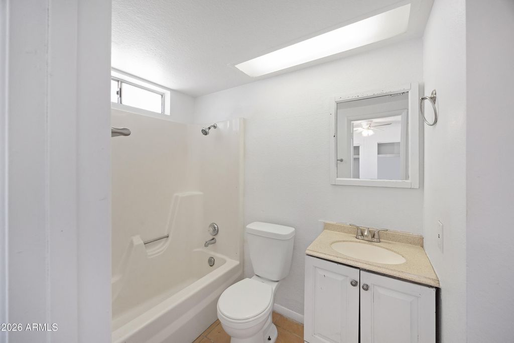 Image 14 of property listing at 1826 W BEHREND Drive, Phoenix, AZ 85027