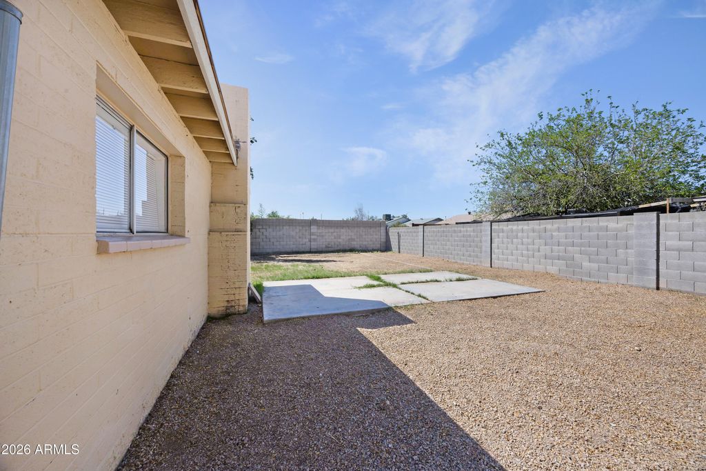 Image 21 of property listing at 1826 W BEHREND Drive, Phoenix, AZ 85027