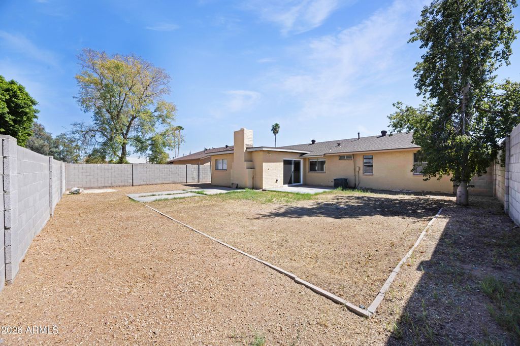Image 24 of property listing at 1826 W BEHREND Drive, Phoenix, AZ 85027