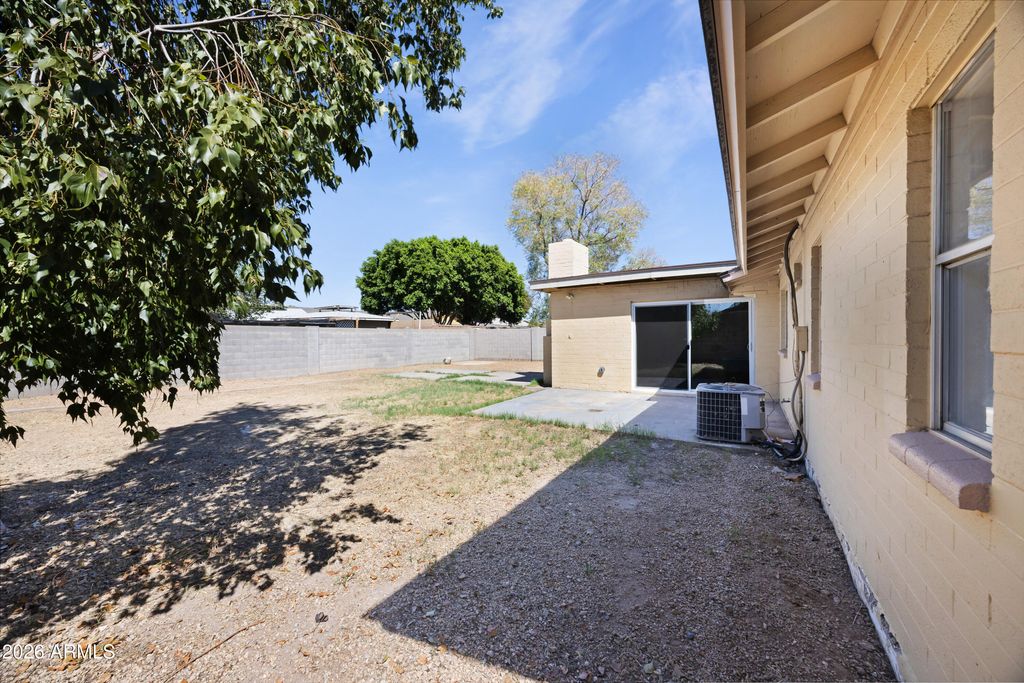 Image 25 of property listing at 1826 W BEHREND Drive, Phoenix, AZ 85027