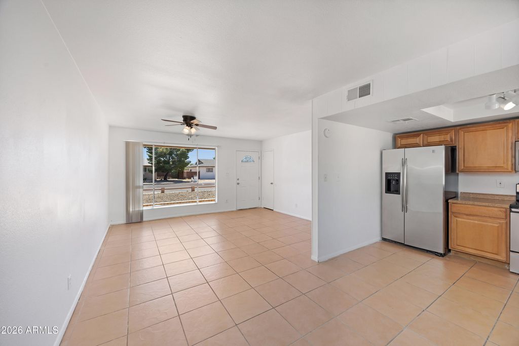 Image 5 of property listing at 1826 W BEHREND Drive, Phoenix, AZ 85027