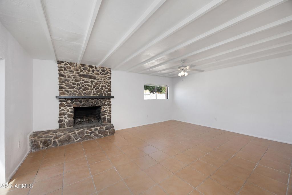 Image 8 of property listing at 1826 W BEHREND Drive, Phoenix, AZ 85027