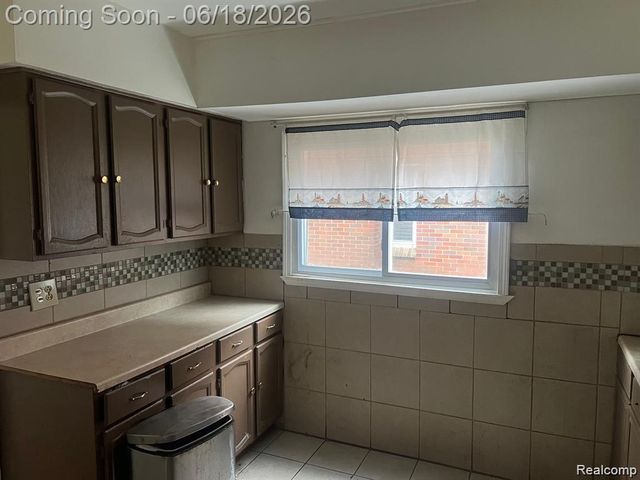 18693 Whitcomb Street, Detroit, MI 48235