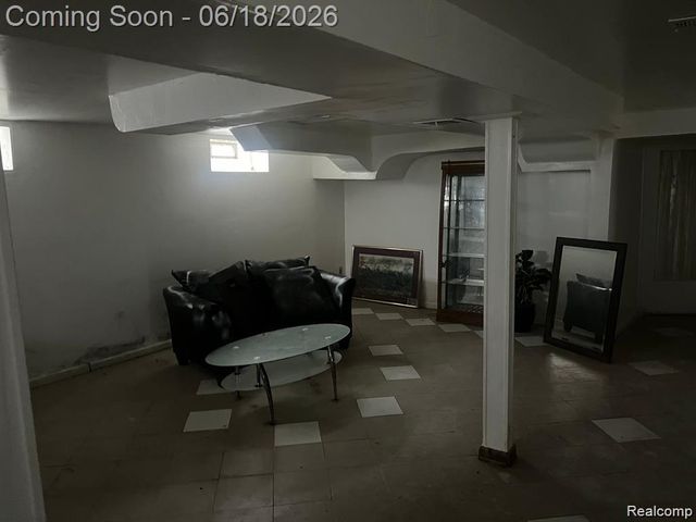 18693 Whitcomb Street, Detroit, MI 48235