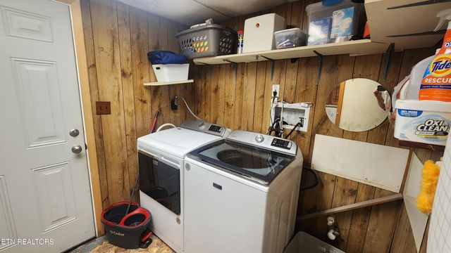 120 Hilltop Rd, Harriman, TN 37748
