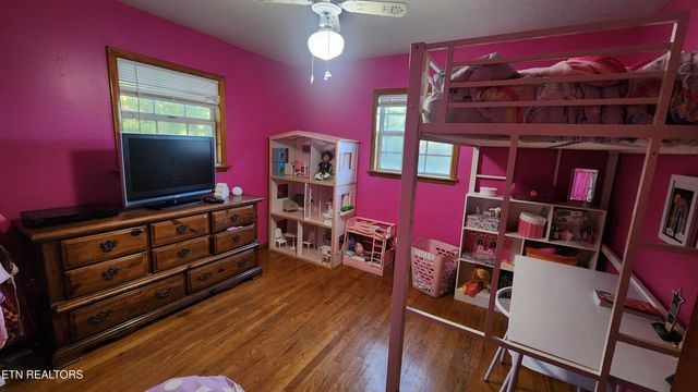 120 Hilltop Rd, Harriman, TN 37748