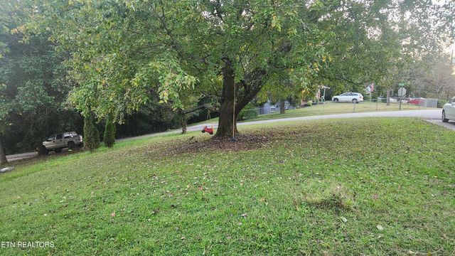 120 Hilltop Rd, Harriman, TN 37748