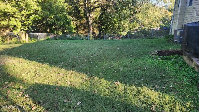 120 Hilltop Rd, Harriman, TN 37748
