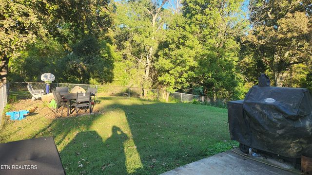 120 Hilltop Rd, Harriman, TN 37748
