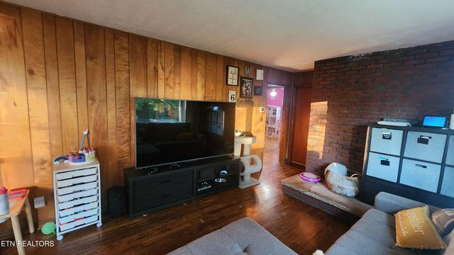 120 Hilltop Rd, Harriman, TN 37748