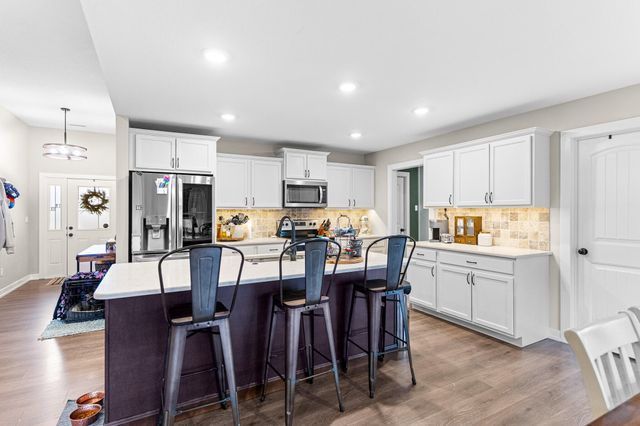 6420 GAIL CT, Hallsville, MO 65255