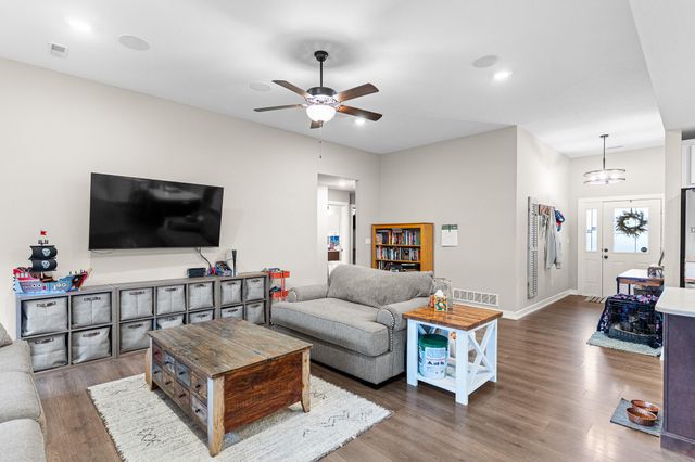 6420 GAIL CT, Hallsville, MO 65255