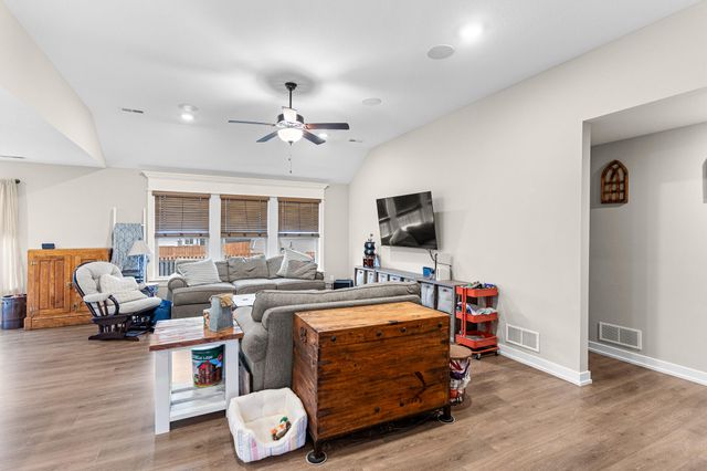 6420 GAIL CT, Hallsville, MO 65255