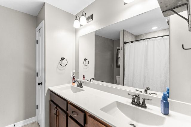 6420 GAIL CT, Hallsville, MO 65255