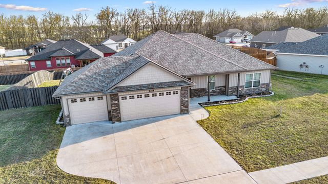 6420 GAIL CT, Hallsville, MO 65255