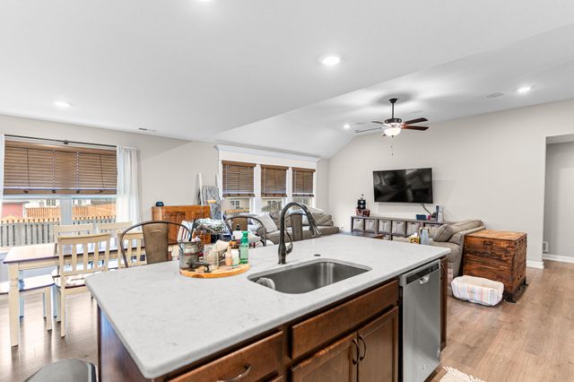 6420 GAIL CT, Hallsville, MO 65255