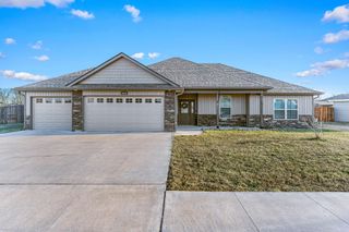 6420 GAIL CT, Hallsville, MO 65255