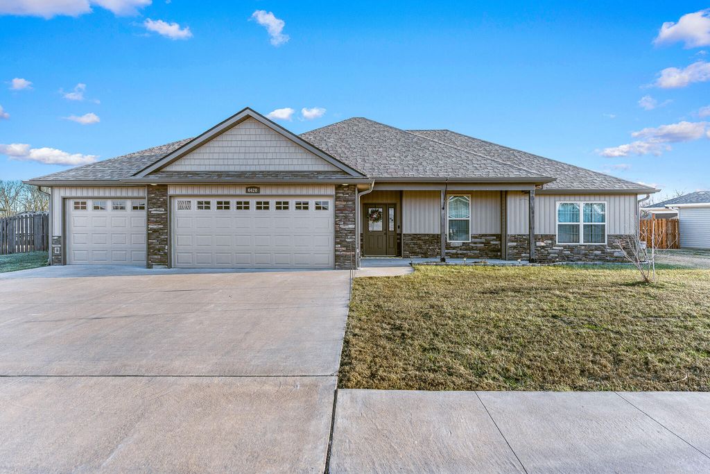 6420 GAIL CT, Hallsville, MO 65255