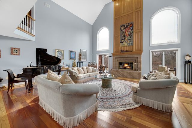 1N424 Indian Knoll Road, West Chicago, IL 60185