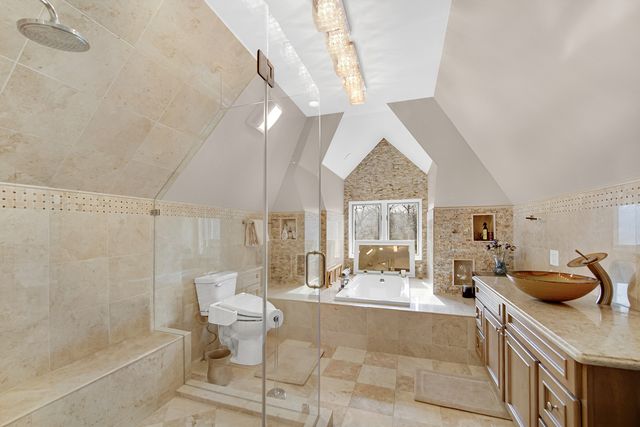 1N424 Indian Knoll Road, West Chicago, IL 60185