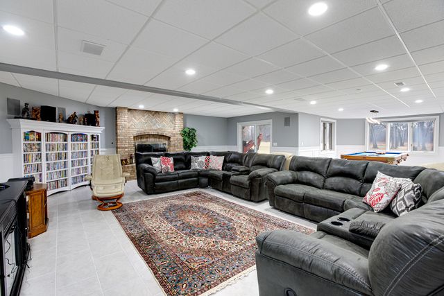 1N424 Indian Knoll Road, West Chicago, IL 60185