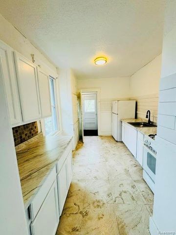 72 Pilgrim Street, Highland Park, MI 48203