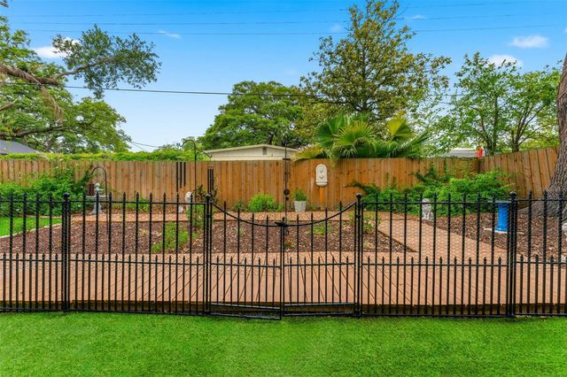 8018 N OLA AVENUE, Tampa, FL 33604