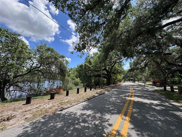 8018 N OLA AVENUE, Tampa, FL 33604