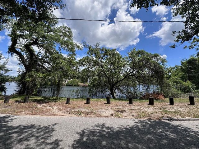 8018 N OLA AVENUE, Tampa, FL 33604
