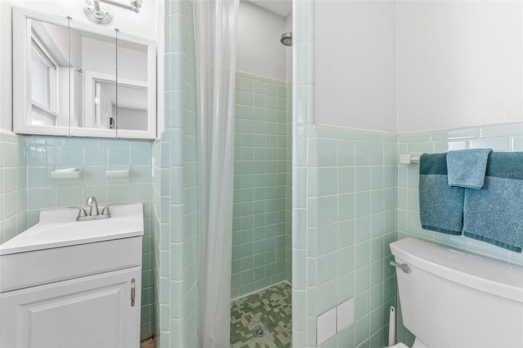 Image 15 of property listing at 8018 N OLA AVENUE, Tampa, FL 33604