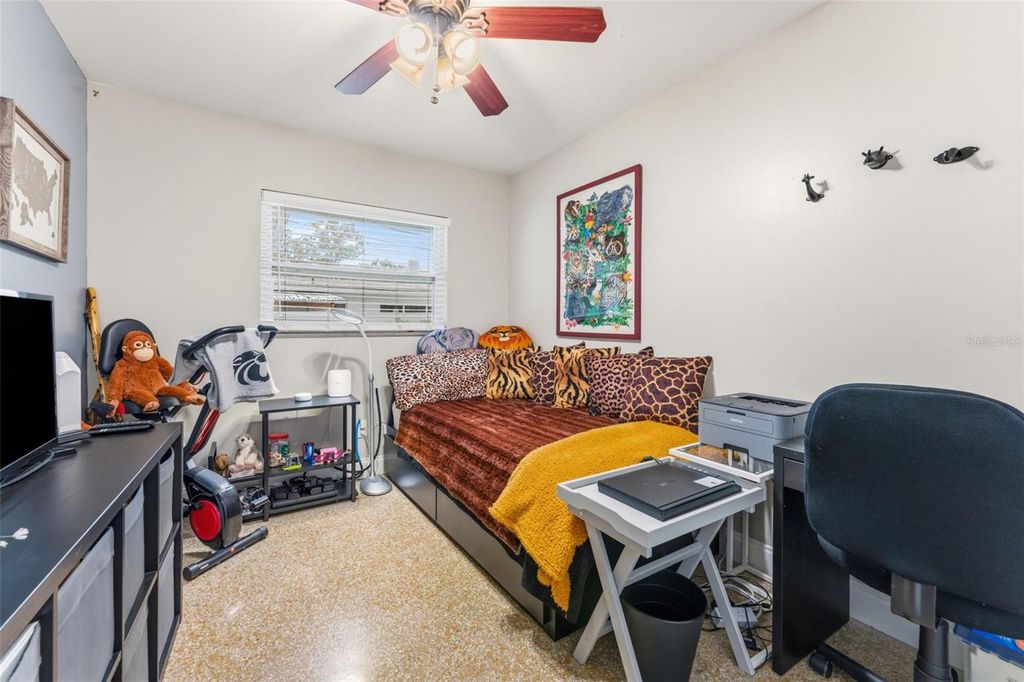 Image 17 of property listing at 8018 N OLA AVENUE, Tampa, FL 33604