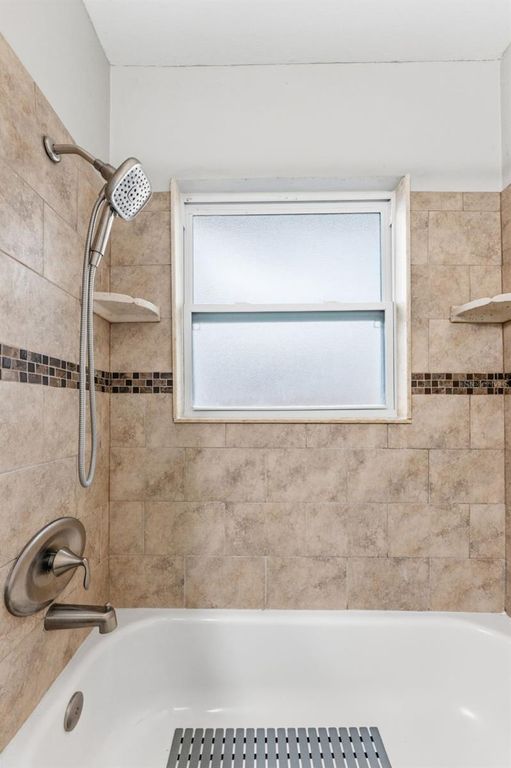 Image 22 of property listing at 8018 N OLA AVENUE, Tampa, FL 33604