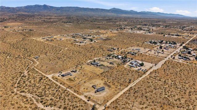 5885 Dos Palmas, Phelan, CA 92371