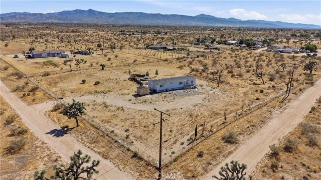 5885 Dos Palmas, Phelan, CA 92371