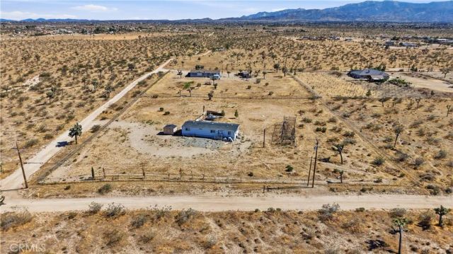 5885 Dos Palmas, Phelan, CA 92371