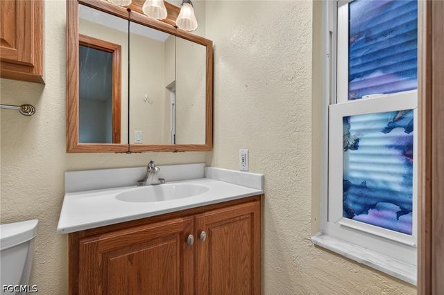 30 Aloe ST, Alva, FL 33920