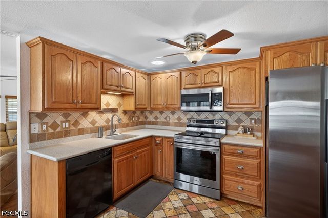 30 Aloe ST, Alva, FL 33920
