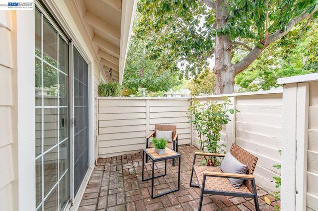 7361 Stonedale Dr, Pleasanton, CA 94588
