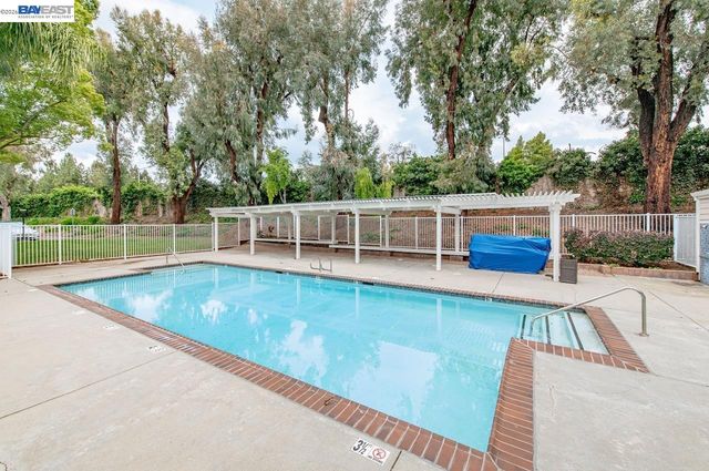 7361 Stonedale Dr, Pleasanton, CA 94588