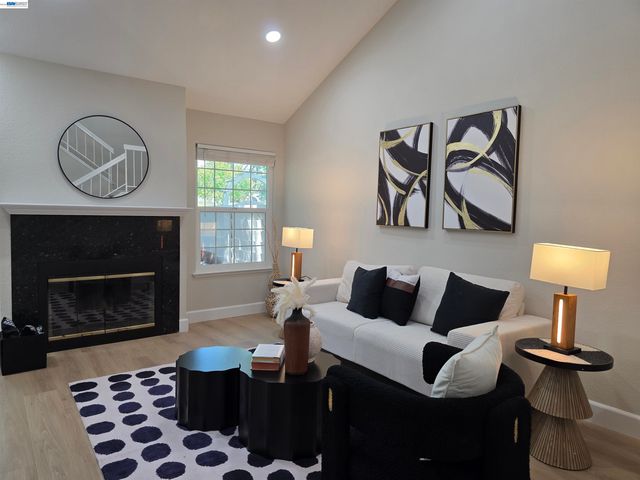7361 Stonedale Dr, Pleasanton, CA 94588