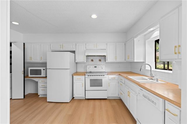 14518 W 91st Street, Lenexa, KS 66215