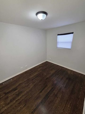 34 Cardinal Lane, Carpentersville, IL 60110