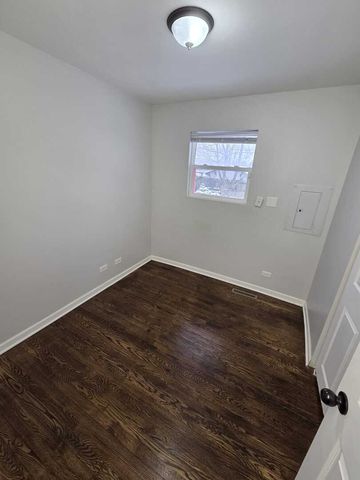 34 Cardinal Lane, Carpentersville, IL 60110