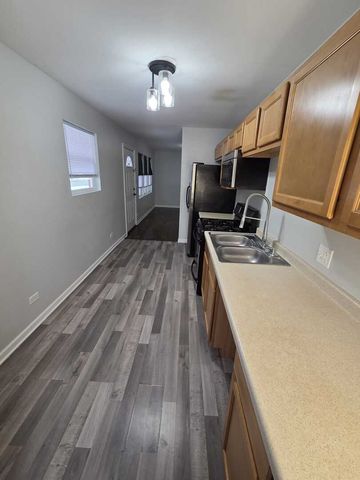 34 Cardinal Lane, Carpentersville, IL 60110