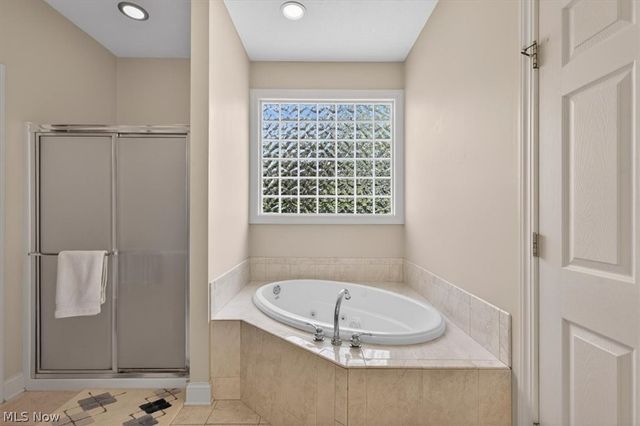 122 Haskell Drive, Bratenahl, OH 44108