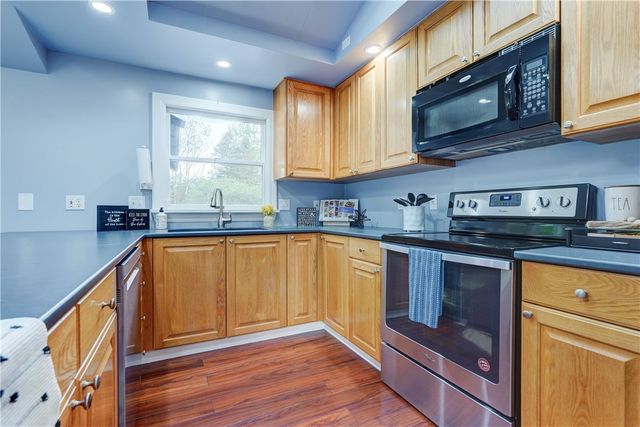 19 Longhorn Drive, Henrietta, NY 14586