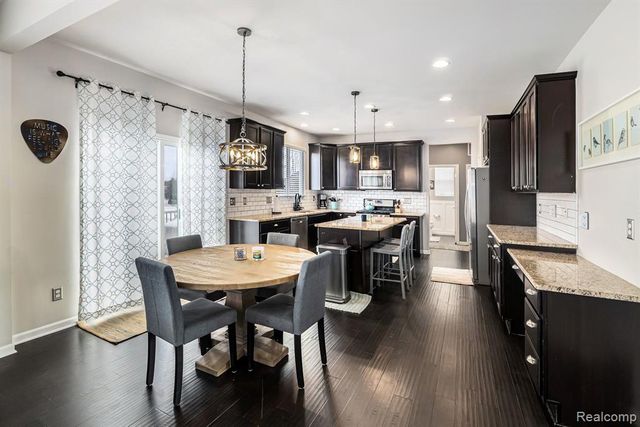 58874 Peters Barn Drive, South Lyon, MI 48178