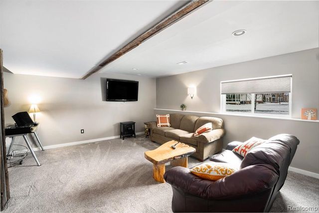 58874 Peters Barn Drive, South Lyon, MI 48178