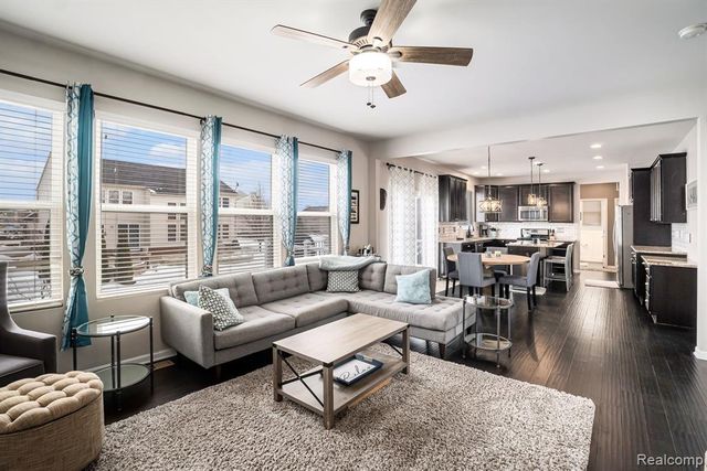 58874 Peters Barn Drive, South Lyon, MI 48178